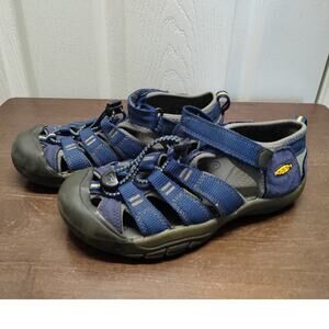 Keen Big Kids Size 4 (SEE MEASUREMENTS) Newport H2 Waterproof Hiking Sandals